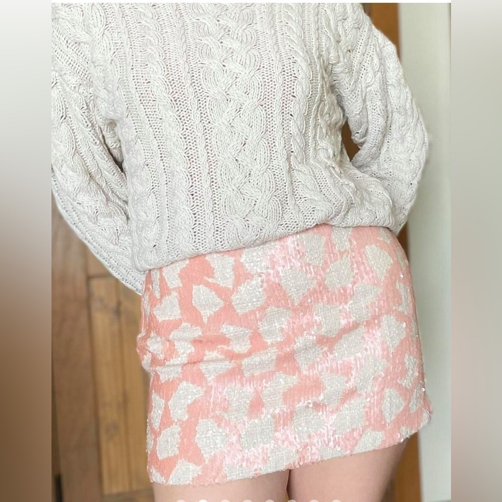 Banana Republic Skirt with Pink and cream sequins 🪸